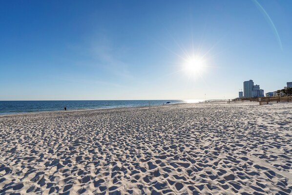 On the beach - Romar Place 504 by Liquid Life (Orange Beach)