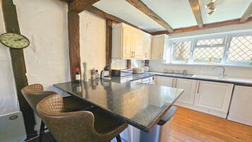 Cottage (2 Bedrooms) | Interior