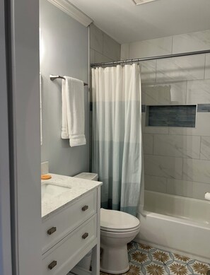 Hårføner og håndklær