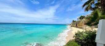 Villa Breeze 2-bedroom condo in welcoming Cupecoy with WiFi, fitness room, AC