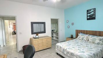 2 bedrooms, desk, iron/ironing board, free WiFi