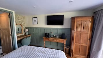 1 bedroom, in-room safe, desk, iron/ironing board