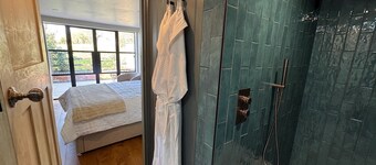 Bijou boutique country room, private terrace with beautiful countryside views.