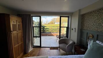 1 bedroom, in-room safe, desk, iron/ironing board