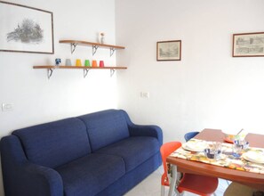 Apartment, 1 Bedroom, Balcony, City View | Living room