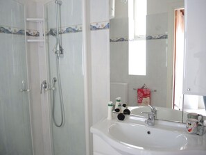 Apartment, 1 Bedroom, Balcony, City View | Bathroom shower - Beachside Flat With Balcony (San Michele al Tagliamento)