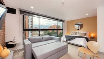 2 habitaciones, caja de seguridad en la habitación y escritorio