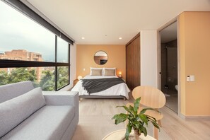 2 bedrooms, in-room safe, desk, iron/ironing board