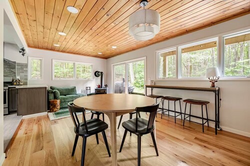 Modern, Serene Cabin with Outdoor Fireplace in Kerhonkson