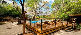 Tamarindo Beachfront Apartment - Pool, Private Deck - Quiet Oceanfront Location