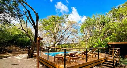 Tamarindo Beachfront Apartment - Pool, Private Deck - Quiet Oceanfront Location