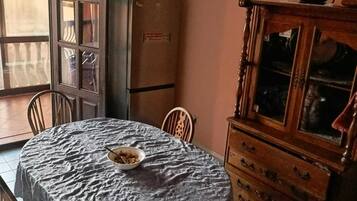 Family Apartment, Sea View | Private kitchenette | Stovetop, cookware/dishes/utensils, dining table