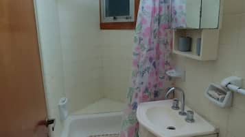 Toallas, jabón, papel de baño