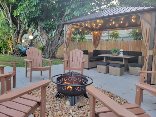 Tropical Oasis Miami /Beach/ Hard Rock Stadium /8Bds /POOL /Jacuzzi/ GAMES /BBQ