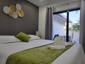 4 bedrooms, in-room safe, desk, iron/ironing board