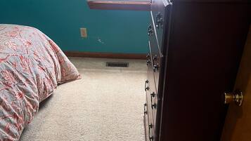 3 bedrooms, desk, WiFi