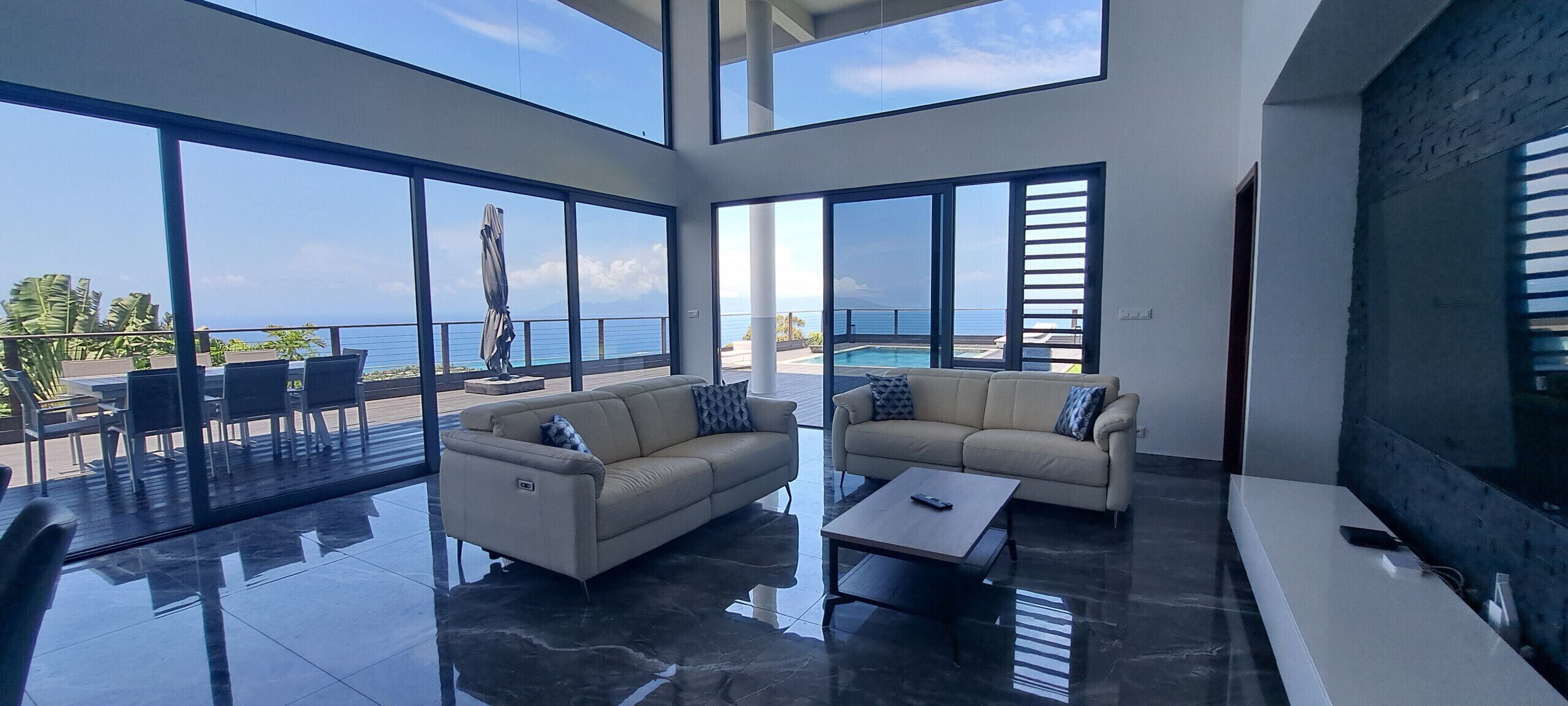 Télévision, table de tennis de table