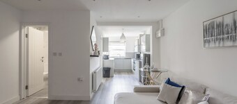 Stylish 2-Bedroom Retreat in Downtown Rochester