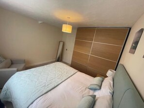 2 bedrooms, iron/ironing board, WiFi, bed sheets