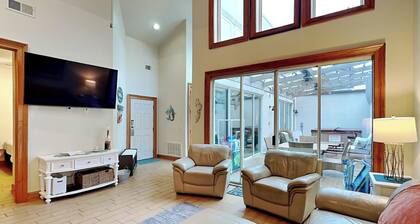 The Gardens 703 | Private Hot Tub, Two Pools