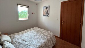 2 soverom, reiseseng for barn, wi-fi (inkludert) og sengetøy