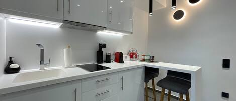 Fridge, stovetop, coffee/tea maker, spices