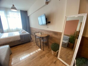 1 chambre, bureau, fer et planche à repasser, accès au Wi-Fi (inclus)