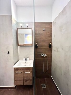 Shower, hair dryer, towels - Monastiraki 508 Central Suite (Athina)