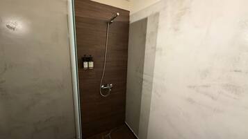 淋浴设施、吹风机、毛巾