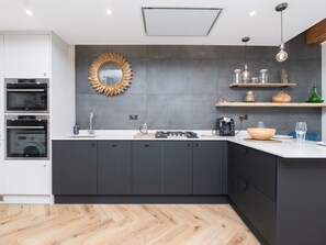 Fridge, oven, dishwasher, coffee/tea maker