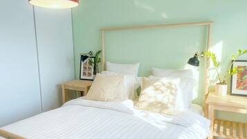 2 bedrooms, iron/ironing board, WiFi, bed sheets