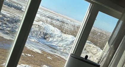 Rock Mountain Retreat, your tranquil getaway in Coronach. Pet-friendly!
