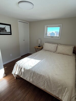 2 عدّة غرف نوم وواي فاي مجانًا وملاءات أسرّة