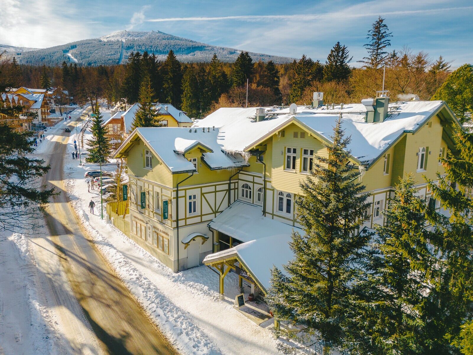 Vista frontal de la propiedad