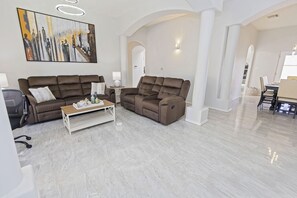 Smart TV, fireplace - Walk in the Park: Luxury/Hot Tub/Sonoma Ranch Golf (Las Cruces)