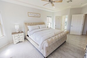 3 bedrooms, desk, iron/ironing board, travel crib - Walk in the Park: Luxury/Hot Tub/Sonoma Ranch Golf (Las Cruces)