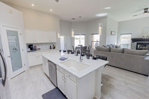 Walk in the Park: Luxury/Hot Tub/Sonoma Ranch Golf