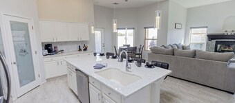 Walk in the Park: Luxury/Hot Tub/Sonoma Ranch Golf