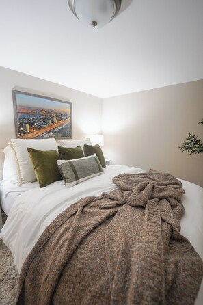 2 bedrooms, iron/ironing board, WiFi, bed sheets - Cozy and BRAND NEW 2-bedroom unit in Elizabeth; 3 min.from NYC train and airport (Elizabeth)