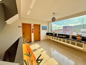 42-Zoll-Smart-TV mit Digitalempfang, Streaming-Dienste