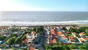A coastal residential area with houses, a beach, and a clear view of the ocean. - Your Home - Studios Boutique Hotel (Sao Luis)