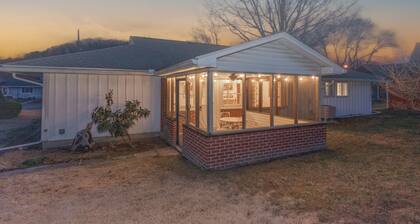Modern Comfort & Convenience – 3BR Home Next to Juniata College!