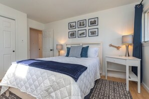 3 bedrooms, desk, iron/ironing board, travel crib