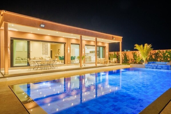 Outdoor pool, a heated pool