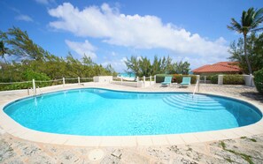Pool - Maltese Falcon - by Zenbreak (Long Bay)