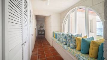 Villa, 4 Bedrooms, Smoking, Terrace | Interior