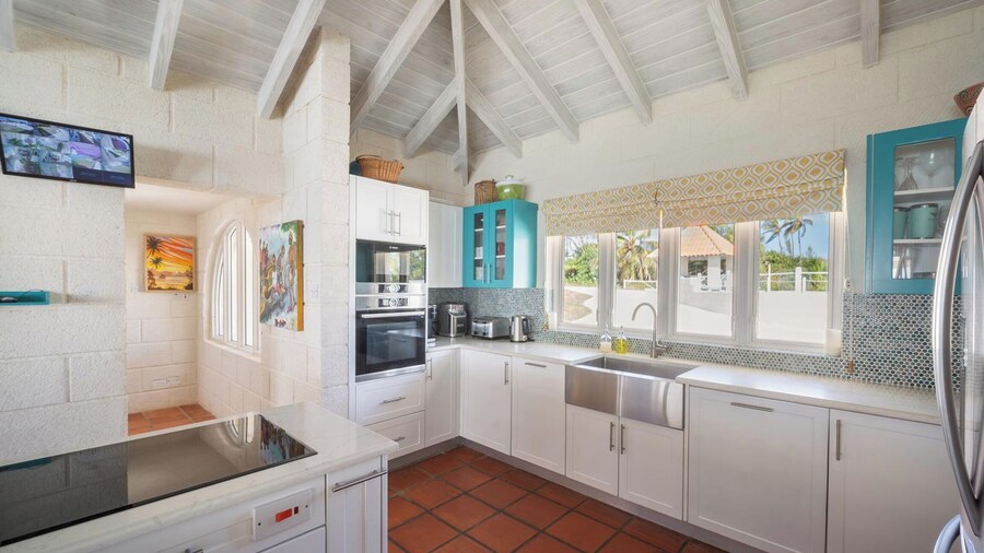 Maltese Falcon Villa 4bd by Zenbreak