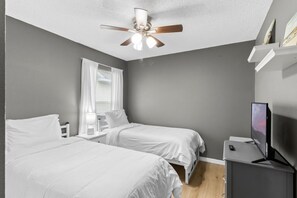 4 chambres, fer et planche à repasser, lit parapluie, Wi-Fi