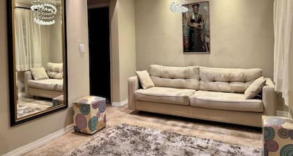 Egyptian Pavilion – Large rooms, unique experience, 5 min from the center + garage