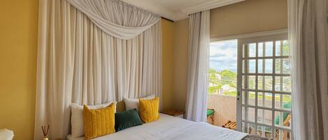 1 dormitorio, escritorio, tabla de planchar con plancha y wifi